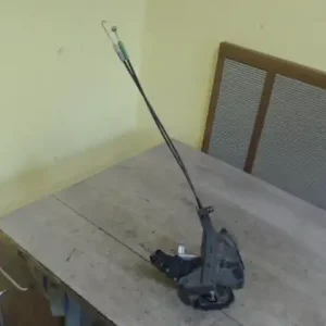 TOYOTA COROLLA E120 04.06-07.01 Bal hátsó ajtó zárszerkezet központi záras 5 ajtós bontott alkatrész Biztonságos vásárlás