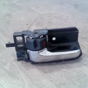 Expressz szállítás TOYOTA COROLLA E120 04.06-07.01 Bal hátsó belső kilincs bontott alkatrész