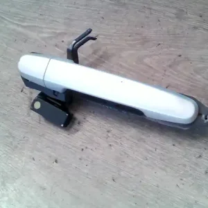 Kihagyhatatlan ajánlat TOYOTA COROLLA E120 04.06-07.01 Bal hátsó külső kilincs kombi bontott alkatrész