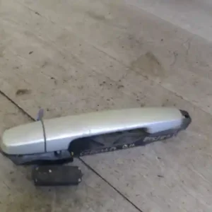 Vedd meg most TOYOTA COROLLA E120 04.06-07.01 Bal hátsó külső kilincs 5 ajtós bontott alkatrész