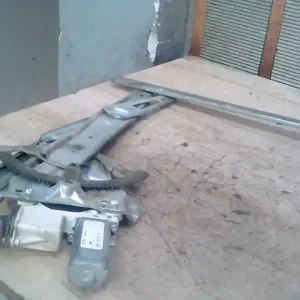 TOYOTA COROLLA E120 04.06-07.01 Jobb első ablakemelő szerkezet elektromos bontott alkatrész Gyors kiszállítás