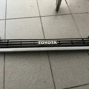 Utolsó esély TOYOTA COROLLA E80 83.05-87.04 Hűtőrács díszrács bontott alkatrész