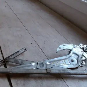 Kiárusítás TOYOTA COROLLA E80 83.05-87.04 Jobb első ablakemelő szerkezet mechanikus 5 ajtós bontott alkatrész