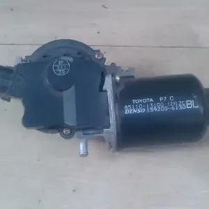 TOYOTA Corolla Verso 02.01.01-04.05.31 Ablaktörlő motor első bontott alkatrész Prémium