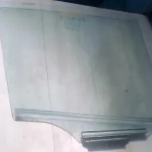 Árengedmény TOYOTA Corolla Verso 02.01.01-04.05.31 Bal hátsó ajtóüveg bontott alkatrész