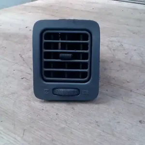 Különleges ajánlat TOYOTA HIACE 95- Szellőző bal bontott alkatrész