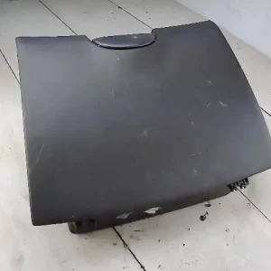 Végkiárusítás TOYOTA YARIS Kesztyűtartó bontott alkatrész