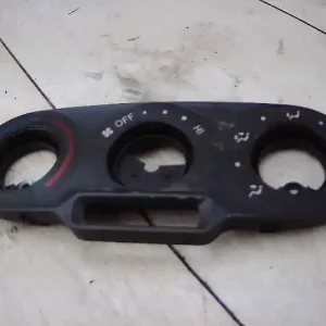 TOYOTA YARIS Középkonzol keret bontott alkatrész Exkluzív ajánlat