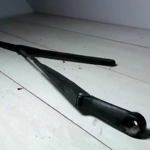 Biztonságos fizetés TOYOTA YARIS 06.01.01-08.12.31 Ablaktörlő kar bal első bontott alkatrész