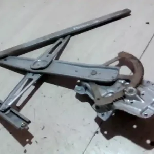 TOYOTA YARIS Jobb első ablakemelő szerkezet mechanikus bontott alkatrész Ne maradj le