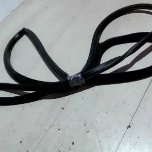 Vedd meg most TOYOTA YARIS 06.01.01-08.12.31 Jobb hátsó ajtó kéder gumi bontott alkatrész