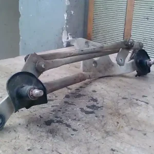 TOYOTA YARIS 2009.01.01-2011.10.15 Ablaktörlő mechanika első bontott alkatrész Kedvezményes ár