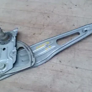 Különleges ajánlat TOYOTA YARIS 2009.01.01-2011.10.15 Bal hátsó ablakemelő szerkezet mechanikus bontott alkatrész