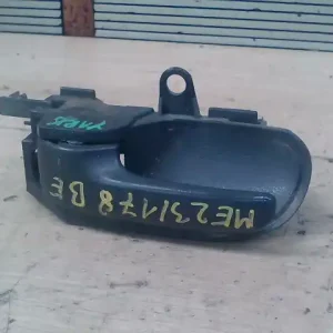 TOYOTA YARIS 99.04-05.09 Bal első belső kilincs bontott alkatrész Ingyenes szállítás