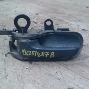 TOYOTA YARIS 99.04-05.09 Bal első belső kilincs bontott alkatrész Exkluzív ajánlat