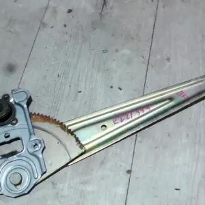 Újdonság TOYOTA YARIS 99.04-05.09 Bal hátsó ablakemelő szerkezet mechanikus bontott alkatrész