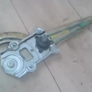 TOYOTA YARIS 99.04-05.09 Bal hátsó ablakemelő szerkezet mechanikus 5 ajtós bontott alkatrész Szuper akció