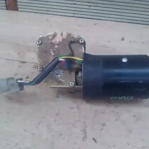 Kiárusítás TOYOTA YARIS 99.04-05.09 Ablaktörlő motor első bontott alkatrész