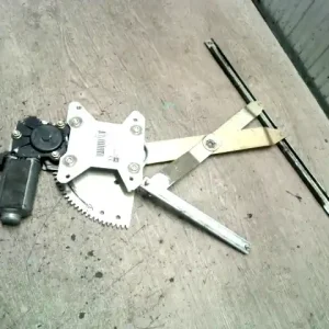 Ajánlat TOYOTA YARIS 99.04-05.09 Bal első ablakemelő szerkezet elektromos 3 ajtós bontott alkatrész