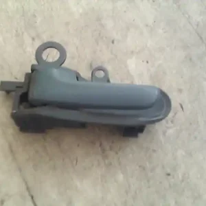 TOYOTA YARIS 99.04-05.09 Bal első belső kilincs bontott alkatrész Kiárusítás