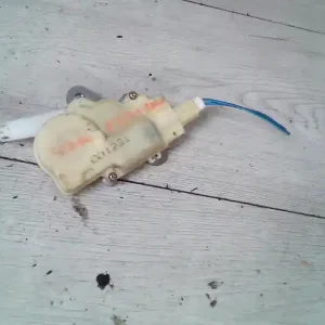 TOYOTA YARIS 99.04-05.09 Bal hátsó ajtó zárszerkezet központi záras bontott alkatrész Exkluzív ajánlat