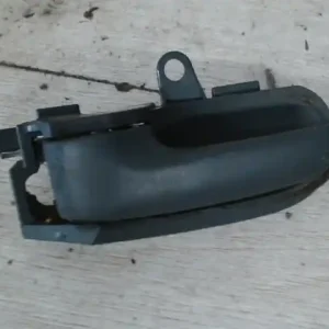 TOYOTA YARIS 99.04-05.09 Bal hátsó belső kilincs bontott alkatrész Árcsökkenés