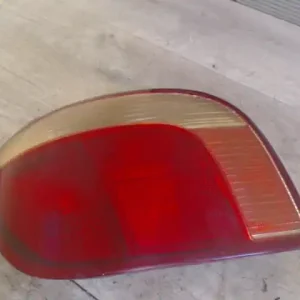 Exkluzív ajánlat TOYOTA YARIS 99.04-05.09 Bal hátsó lámpa 5 ajtós bontott alkatrész