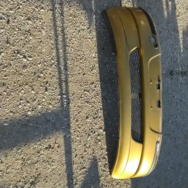 TOYOTA YARIS 99.04-05.09 Első lökhárító bontott alkatrész Kedvezményes ár