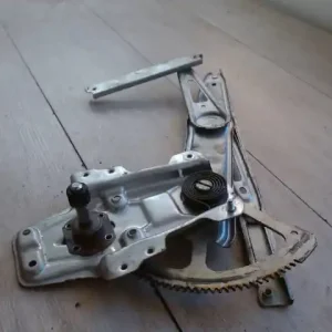 TOYOTA YARIS 99.04-05.09 Jobb első ablakemelő szerkezet mechanikus bontott alkatrész Kiárusítás