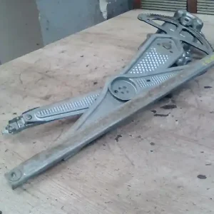 TOYOTA YARIS 99.04-05.09 Jobb első ablakemelő szerkezet mechanikus 3 ajtós bontott alkatrész Szuper ajánlat