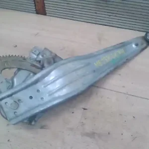 TOYOTA YARIS 99.04-05.09 Jobb hátsó ablakemelő szerkezet mechanikus 5 ajtós bontott alkatrész Kedvezmény