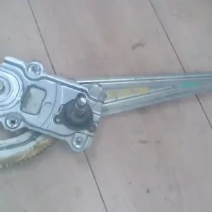 TOYOTA YARIS 99.04-05.09 Jobb hátsó ablakemelő szerkezet mechanikus 5 ajtós bontott alkatrész Kihagyhatatlan ajánlat