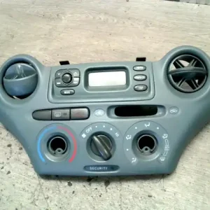 Kiárusítás TOYOTA YARIS 99.04-05.09 Középkonzol keret + fűtés vezérlő panel + rádió kijelző bontott alkatrész