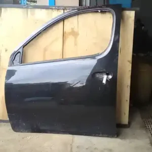 Kiárusítás TOYOTA YARIS VERSO 00-05 Bal első ajtó. bontott alkatrész