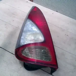 TOYOTA YARIS VERSO 00-05 Bal hátsó lámpa 5 ajtós bontott alkatrész Rendeld meg most