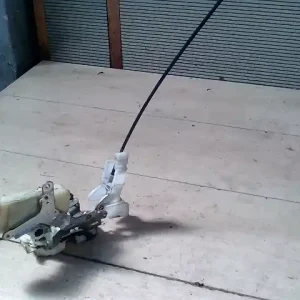 TOYOTA YARIS VERSO 00-05 Jobb első ajtó zárszerkezet központizáras bontott alkatrész Rendeld meg most