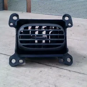 Bestseller TOYOTA YARIS VERSO 00-05 Középső szellőző bal bontott alkatrész