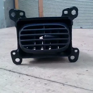 TOYOTA YARIS VERSO 00-05 Középső szellőző jobb bontott alkatrész Csak ma