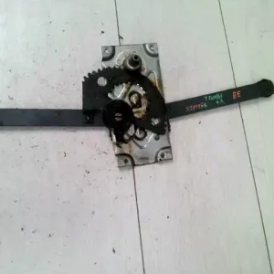 TRABANT 1,1 Bal első ablakemelő szerkezet mechanikus 3 ajtós bontott alkatrész Outlet