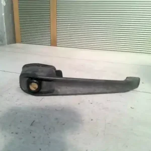 TRABANT 1,1 Bal első külső kilincs dugózárral, kulcs nélkül bontott alkatrész Alacsony ár