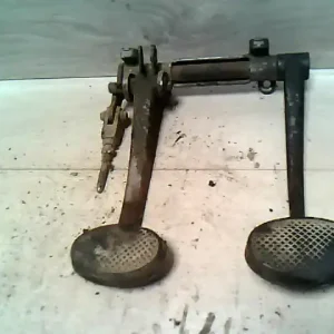 Különleges ajánlat TRABANT 601 Pedálsor fék és kuplungpedál bontott alkatrész