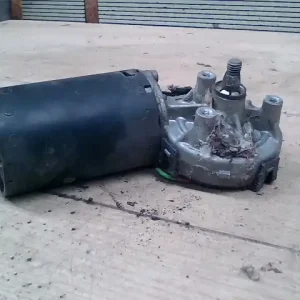 Kedvezményes ár VOLVO 460 Ablaktörlő motor első bontott alkatrész