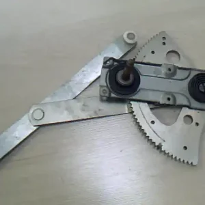 Azonnali szállítás VOLVO FLC7,5 Jobb első ablakemelő szerkezet mechanikus bontott alkatrész