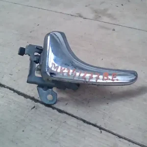 Vásárlói kedvenc VOLVO S40 Bal első belső kilincs bontott alkatrész