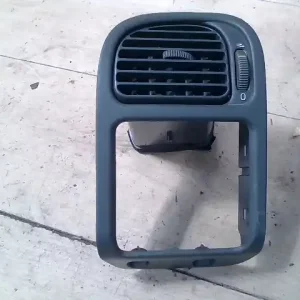 Nézd meg most VOLVO S40 Középső szellőző bal bontott alkatrész