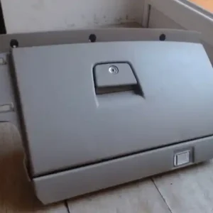 Végkiárusítás VOLVO S40 2008.01.01-2012.05.30 Kesztyűtartó ajtó bontott alkatrész