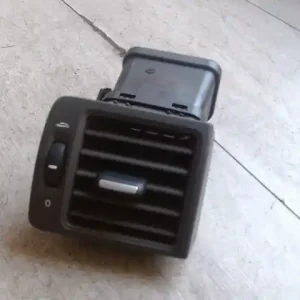 Kedvezményes ár VOLVO S40 2008.01.01-2012.05.30 Szellőző bontott alkatrész