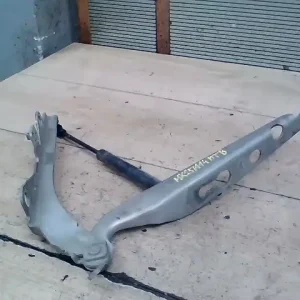 Vedd meg most VOLVO S80 98.05.01-06.02.28 Motorháztető bal zsanér bontott alkatrész