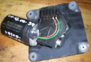 Outlet VOLVO V40 Ablaktörlő motor első bontott alkatrész