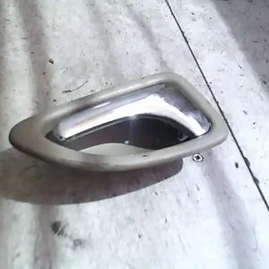 Legnépszerűbb VOLVO V40 Bal hátsó belső kilincs bontott alkatrész